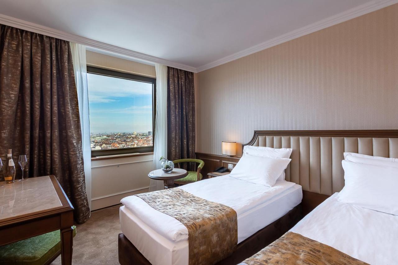 Hotel Astoria Grand 4*