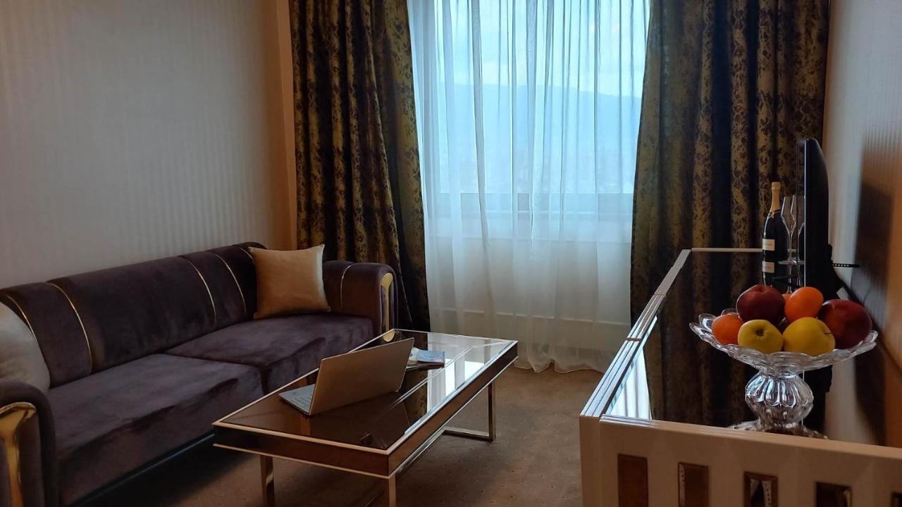 Astoria Grand