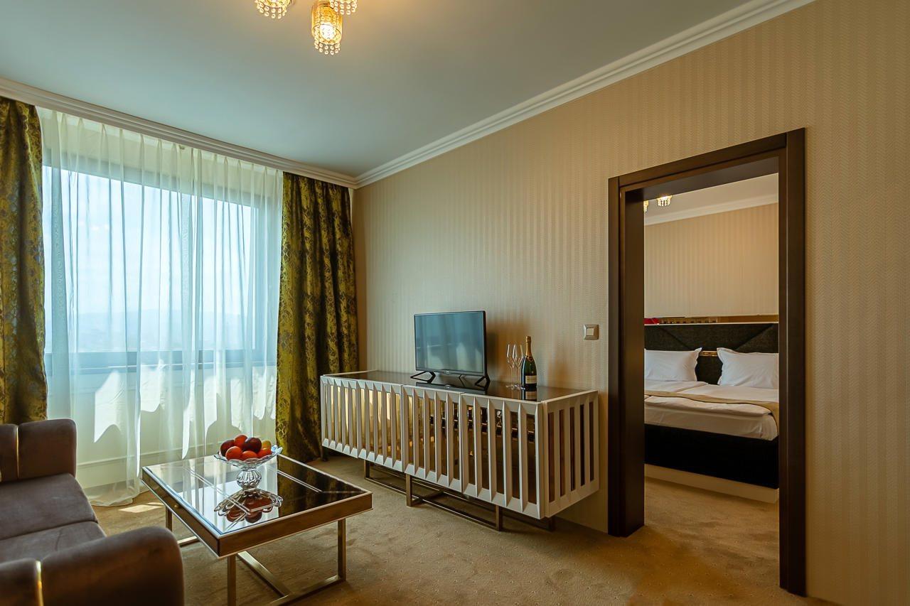Astoria Grand Hotel 4*