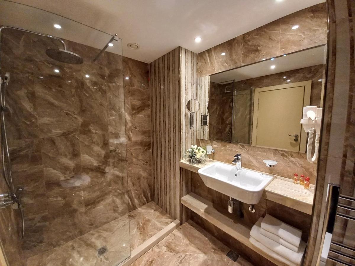 Hotel Astoria Grand 4*